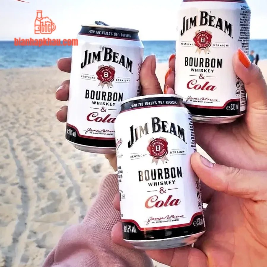 So sánh Jim Beam Whisky Cola với Jack Daniel’s Coca Cola